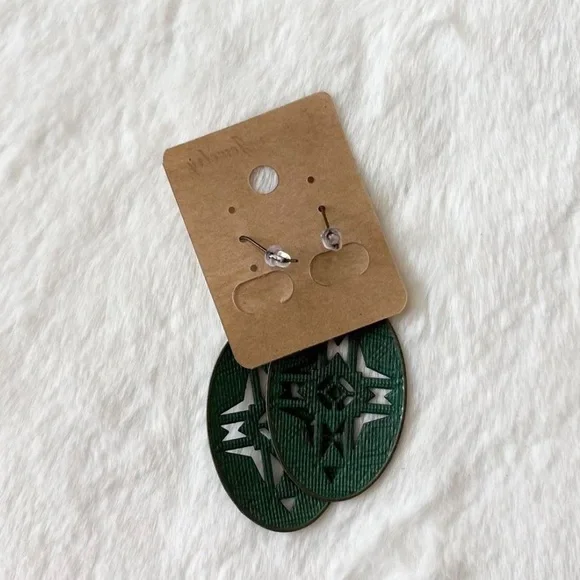 5/$15 🩷 MUST BUNDLE NWT Green Geometric Oval Drop Earrings - Fashion Jewelry - Picture 4 of 4